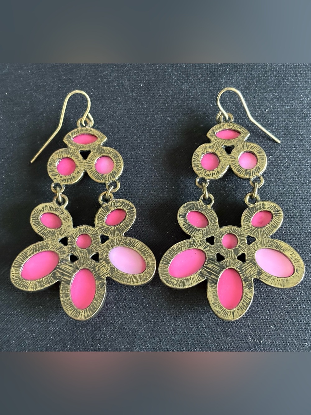 Y2K Hot Pink Statement Dangle Earrings Antique Brass Tone - Picture 6 of 12